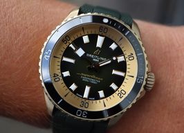 Breitling Superocean 42 N17375201L1S1 (2022) - Green dial 42 mm Bronze case