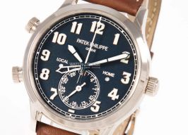 Patek Philippe Calatrava 5524G-001 (2018) - Blue dial 42 mm White Gold case