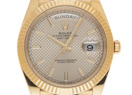 Rolex Day-Date 40 228238 (2017) - Zilver wijzerplaat 40mm Geelgoud