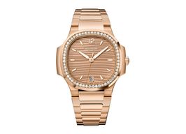 Patek Philippe Nautilus 7118/1200R-010 (2025) - Champagne dial 35 mm Rose Gold case