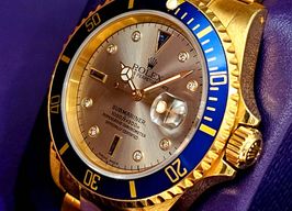 Rolex Submariner Date 16618 (2000) - Silver dial 40 mm Yellow Gold case