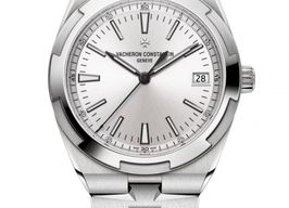 Vacheron Constantin Overseas 4520V/210A-B126 (2024) - Zilver wijzerplaat 41mm Staal