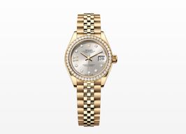 Rolex Lady-Datejust 279138RBR (2024) - Zilver wijzerplaat 28mm Geelgoud