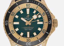 Breitling Superocean 42 N17375201L1S1 (2025) - Green dial 42 mm Bronze case