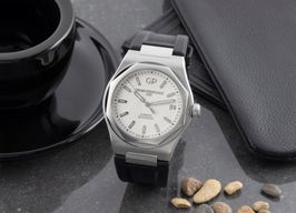 Girard-Perregaux Laureato 81010-11-131-BB6A -