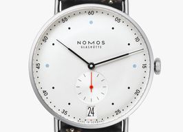 NOMOS Metro 38 Datum 1102 (2021) - White dial 39 mm Steel case