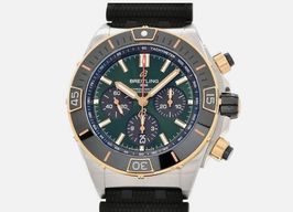 Breitling Chronomat UB0136251L1S1 (2025) - Green dial 44 mm Gold/Steel case