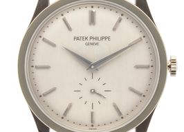 Patek Philippe Calatrava 5196G-001 (2016) - Silver dial 37 mm White Gold case