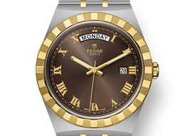 Tudor Royal 28603-0007 (2023) - Bruin wijzerplaat 41mm Staal