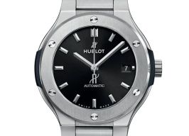 Hublot Classic Fusion 568.NX.1470.NX (2023) - Zwart wijzerplaat 38mm Titanium