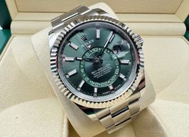 Rolex Sky-Dweller 336934 (2024) - Green dial 42 mm Gold/Steel case