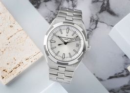 Vacheron Constantin Overseas 4500V/110A-B126 (Unknown (random serial)) - Silver dial 42 mm Steel case