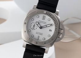 Panerai Luminor Submersible PAM01223 (Onbekend (willekeurig serienummer)) - Wit wijzerplaat 42mm Staal