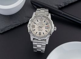 Breitling Colt 44 A7438710/G743 (Onbekend (willekeurig serienummer)) - Zilver wijzerplaat 44mm Staal