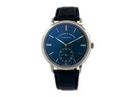 A. Lange & Söhne Saxonia 380.028 (2022) - Blauw wijzerplaat 39mm Witgoud