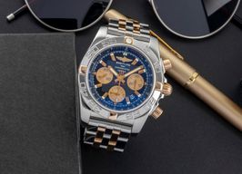 Breitling Chronomat 44 IB0110 (2020) - Zwart wijzerplaat 44mm Goud/Staal