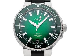 Oris Aquis Date 01 400 7769 4157-07 4 22 74FC (2023) - Green dial 42 mm Steel case