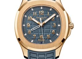 Patek Philippe Aquanaut 5269R-001 (2024) - Blue dial 39 mm Rose Gold case