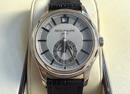 Patek Philippe Annual Calendar 5205G-001 (2015) - Silver dial 40 mm White Gold case