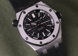 Audemars Piguet Royal Oak Offshore Diver 15703ST (Unknown (random serial)) - Black dial 42 mm Steel case