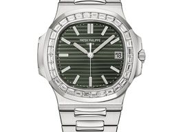 Patek Philippe Nautilus 5711/1300A-001 (2021) - Green dial 40 mm Steel case