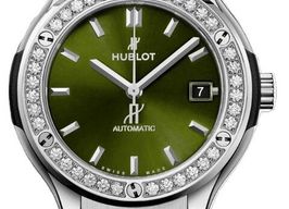 Hublot Classic Fusion 565.NX.8970.RX.1204 (2026) - Green dial 38 mm Titanium case