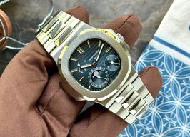 Patek Philippe Nautilus 5712 (2006) - Blue dial 40 mm Steel case