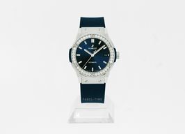 Hublot Classic Fusion Blue 565.NX.7170.RX.1204 (2024) - Blauw wijzerplaat 38mm Titanium