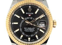 Rolex Sky-Dweller 326933 (2021) - Black dial 42 mm Gold/Steel case