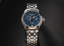 Patek Philippe Annual Calendar 4947/1A-001 (2022) - Blauw wijzerplaat 38mm Staal