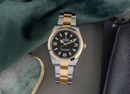 Rolex Explorer 124273 (Onbekend (willekeurig serienummer)) - Zwart wijzerplaat 36mm Goud/Staal