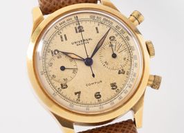 Universal Genève Vintage 12482 (1940) - Champagne dial 38 mm Yellow Gold case