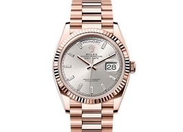 Rolex Day-Date 36 128235 (2025) - Zilver wijzerplaat 36mm Roségoud