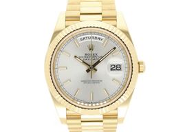 Rolex Day-Date 40 228238 (2023) - Silver dial 40 mm Yellow Gold case