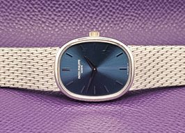 Patek Philippe Golden Ellipse 4226/002 (1979) - Blue dial 23 mm White Gold case