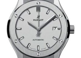 Hublot Classic Fusion 542.NX.2611.LR (2024) - Zilver wijzerplaat 42mm Titanium