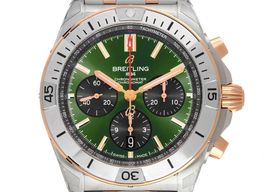 Breitling Chronomat 42 UB0134131L1U1 (2025) - Green dial 43 mm Gold/Steel case