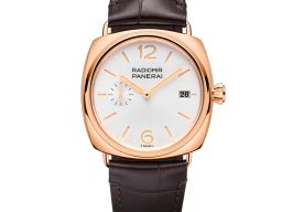 Panerai Radiomir PAM01026 (2025) - White dial 40 mm Red Gold case