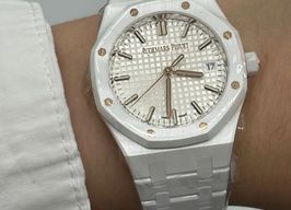 Audemars Piguet Royal Oak Selfwinding 77350CB.OO.1266CB.01 (2024) - Zilver wijzerplaat 34mm Keramiek