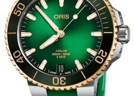 Oris Aquis Date 01 400 7769 6357-07 4 22 77FC (2025) - Green dial 42 mm Steel case