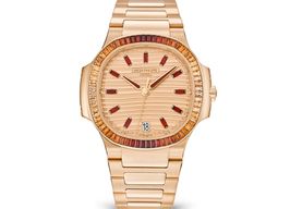 Patek Philippe Nautilus 7118/1300R-001 (2025) - Roze wijzerplaat 35mm Roségoud