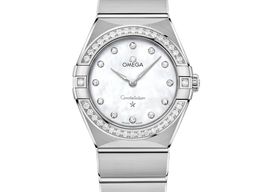 Omega Constellation Quartz 131.15.28.60.55.001 (2025) - Parelmoer wijzerplaat 28mm Staal