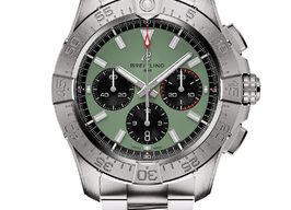 Breitling Avenger AB0147101L1A1 (2024) - Green dial 44 mm Steel case