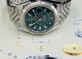 Rolex Sky-Dweller 336934 (2024) - Green dial 42 mm Steel case