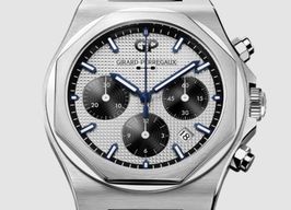 Girard-Perregaux Laureato 81020-11-131-11A (2022) - Zilver wijzerplaat 42mm Staal