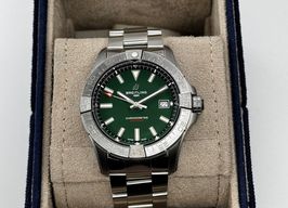 Breitling Avenger A17328101L1A1 (2024) - Groen wijzerplaat 42mm Staal