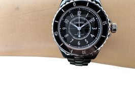 Chanel J12 H5696 (2024) - Black dial 33 mm Ceramic case