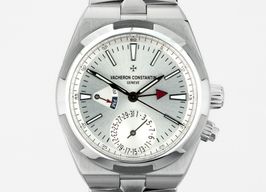 Vacheron Constantin Overseas Dual Time 7900V/110A-B333 (2019) - Silver dial 42 mm Steel case