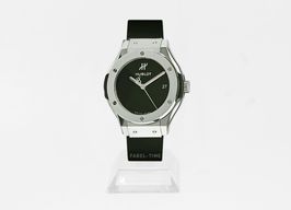 Hublot Classic Fusion Quartz 581.NX.1270.RX.MDM (2025) - Black dial 33 mm Titanium case