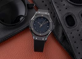 Hublot Classic Fusion Quartz 581.CM.1110.RX (Onbekend (willekeurig serienummer)) - Zwart wijzerplaat 33mm Keramiek